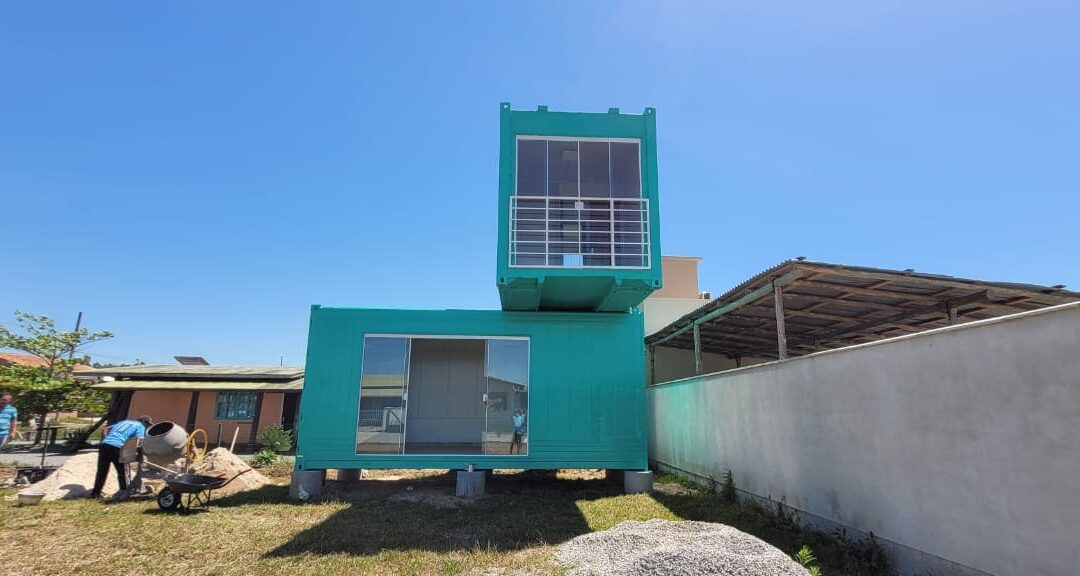 Casa de Praia 2×20 Reefer – Obra em andamento