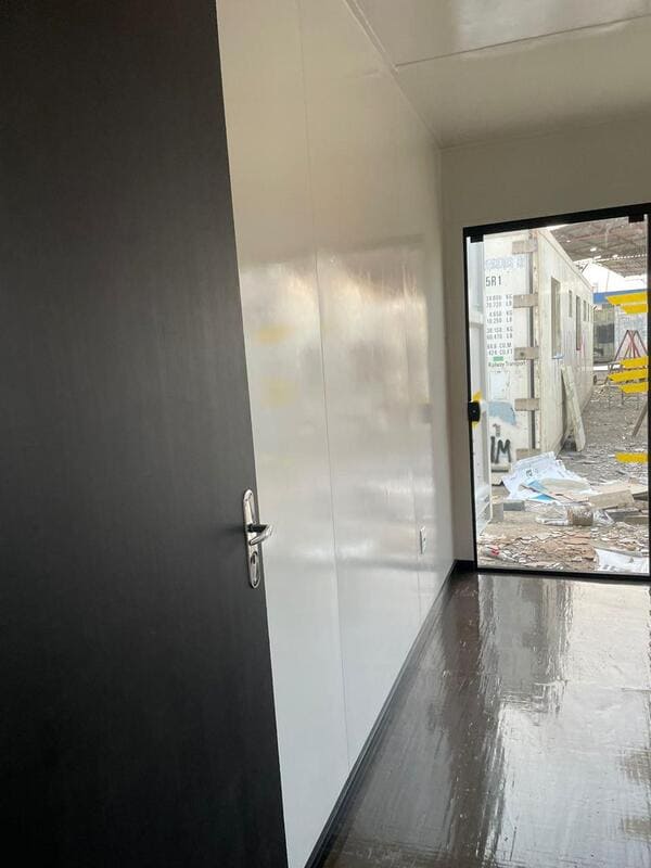 projeto container dry com revestimento em painel isotermico 7 - Casa Container com Dry com Revestimento em Painel Isotérmico